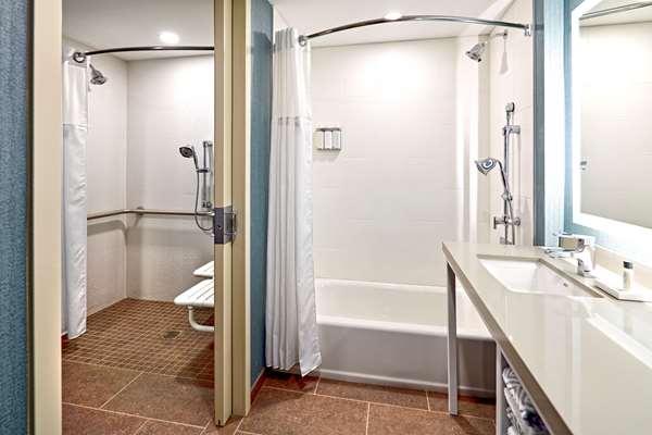  - Cambria Hotel Resort Area Anaheim - I-5, Exit 109