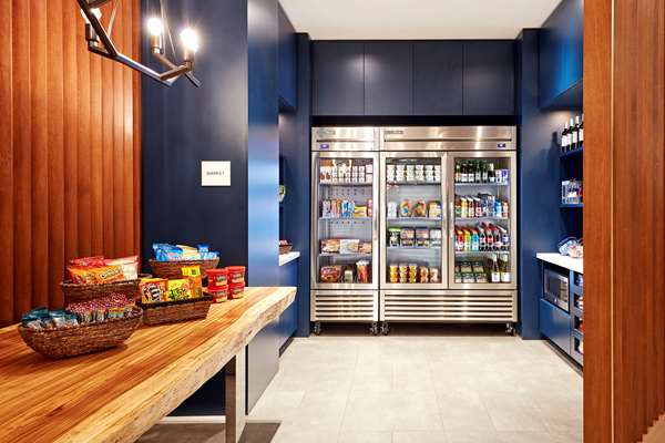  - Cambria Hotel Resort Area Anaheim - I-5, Exit 109