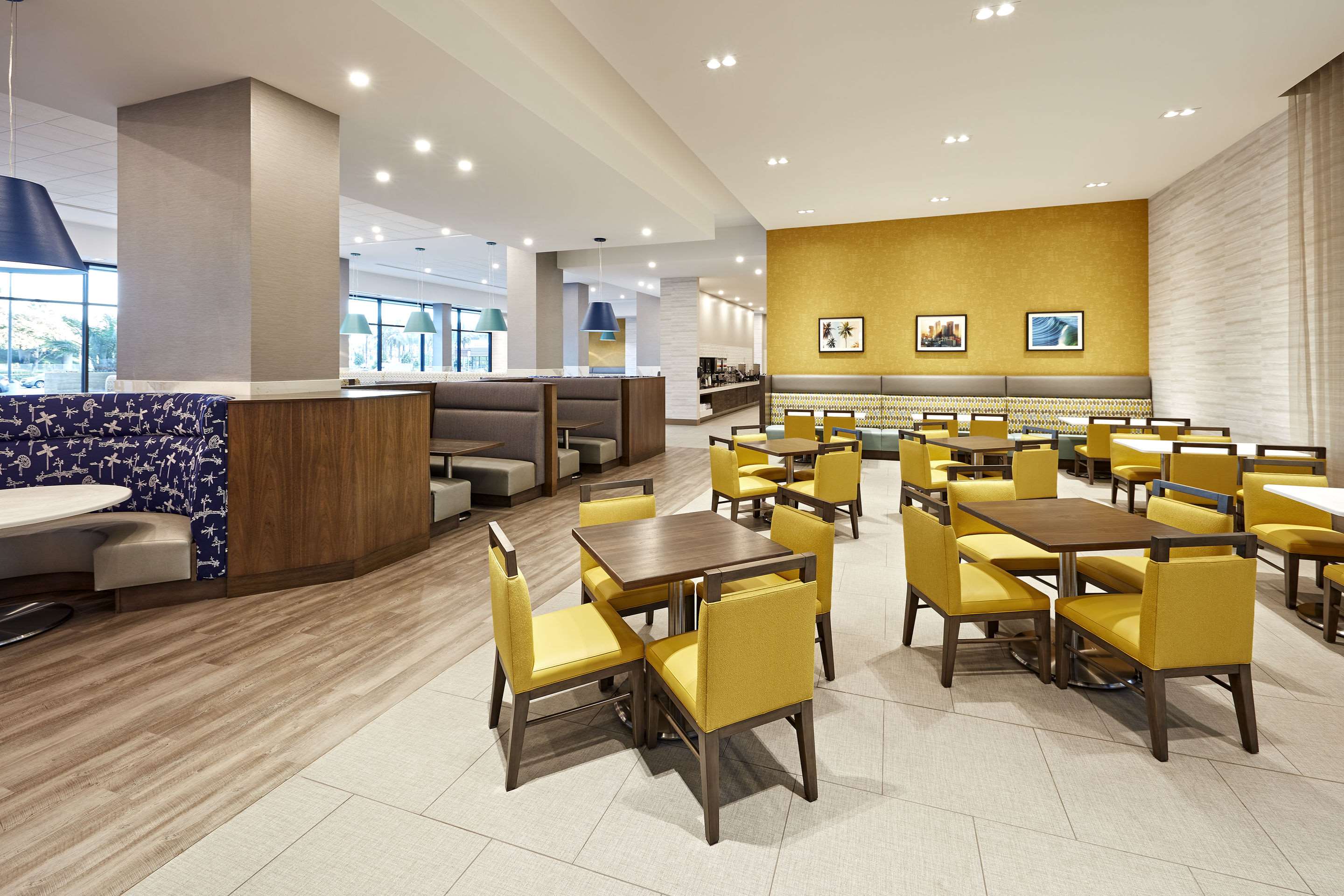 Enjoy breakfast in this seating area | Cambria Hotel Anaheim Resort Area