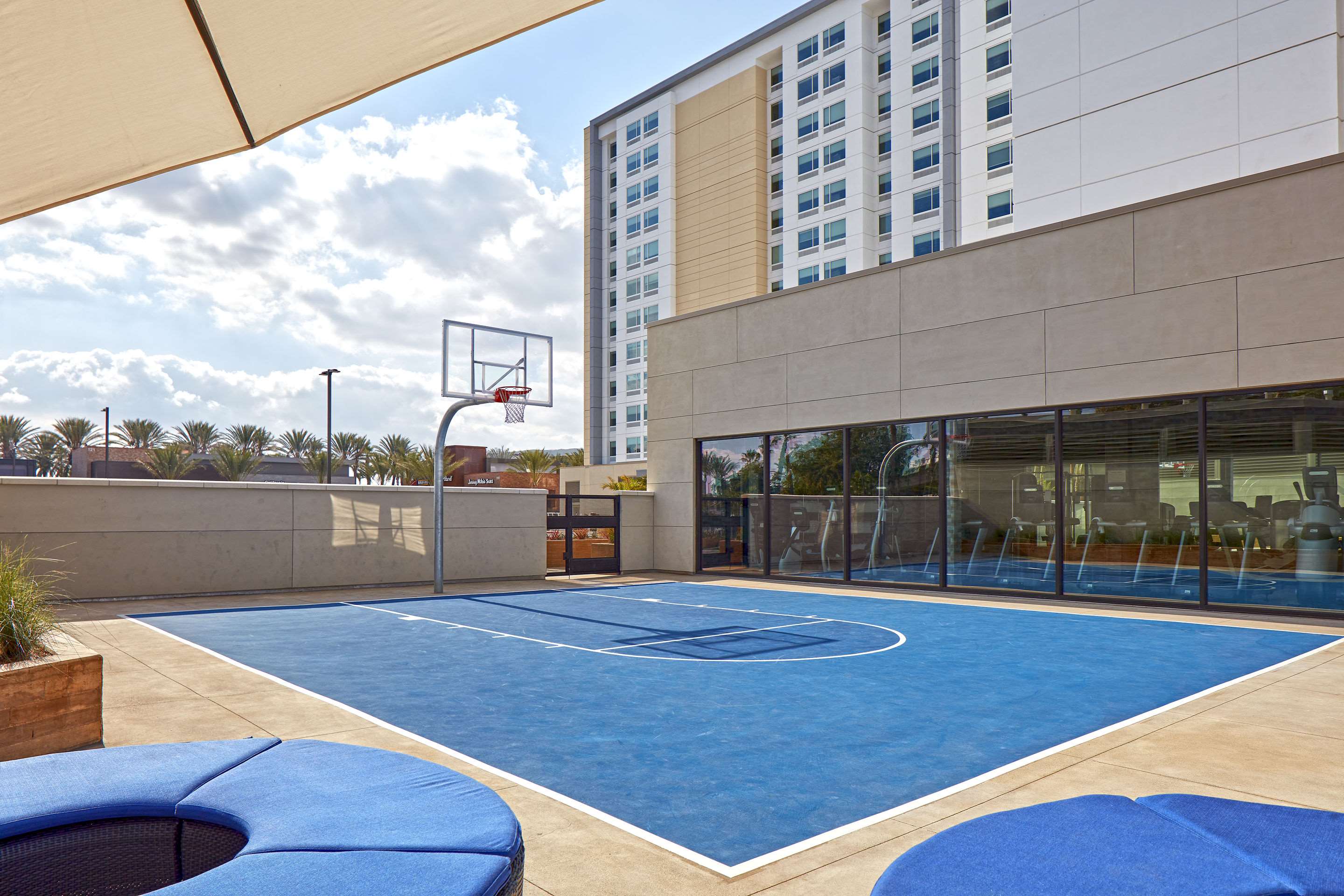 Outdoor sport court | Cambria Hotel Anaheim Resort Area