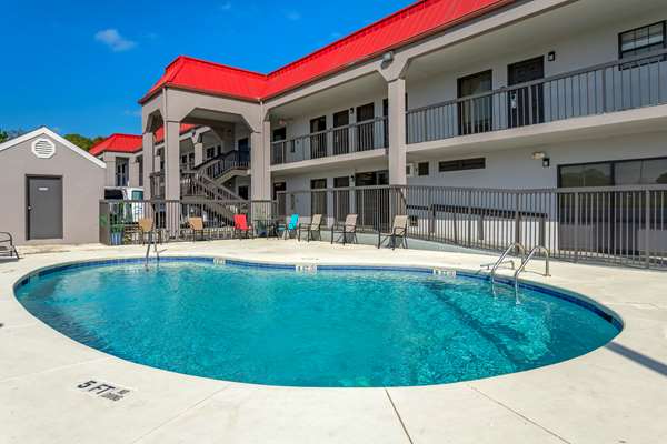 Pool - SureStay Hotel by Best Western Lenoir City - I-75, Exit 81