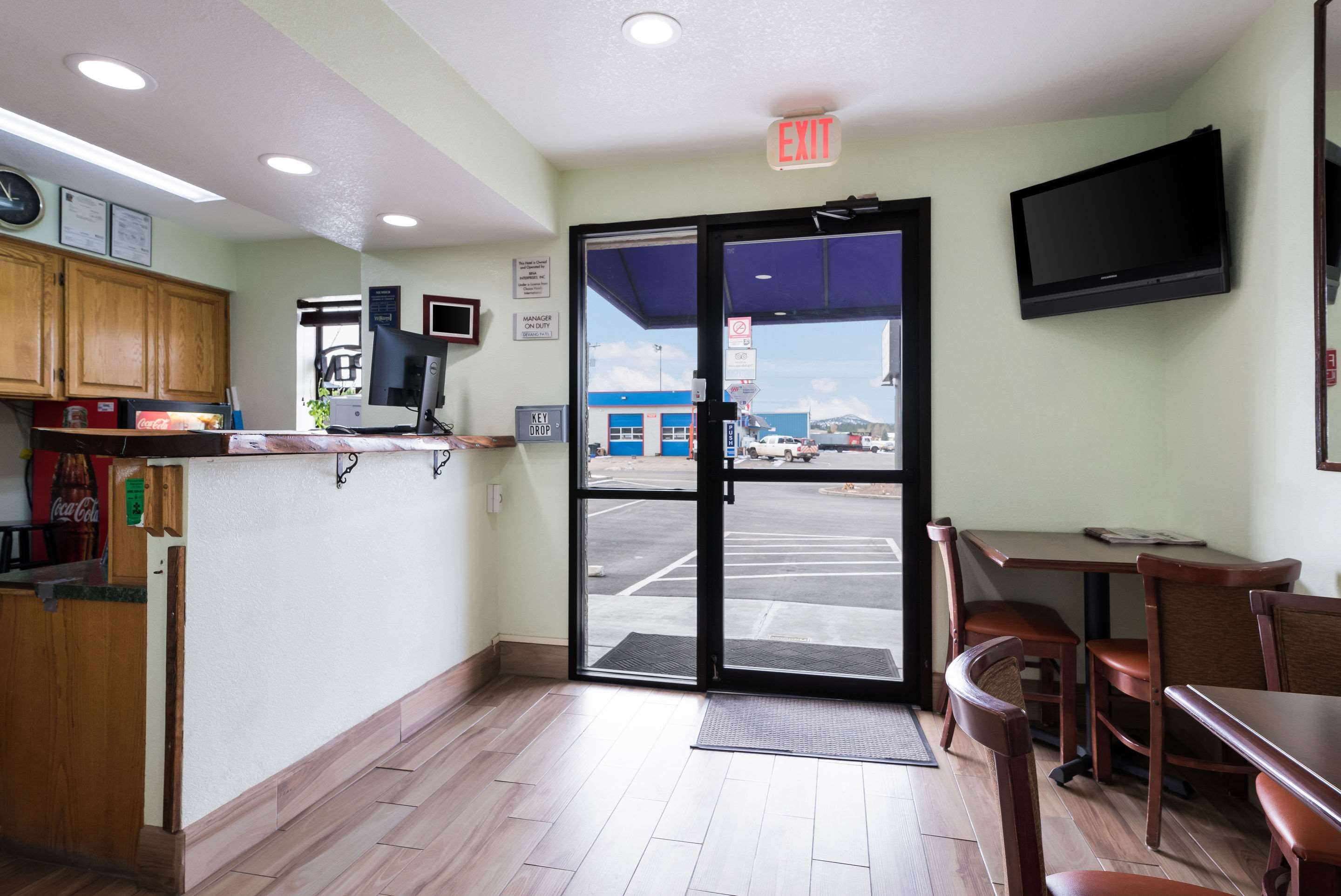 Hotel lobby | Econo Lodge Inn & Suites Williams - Grand Canyon Area