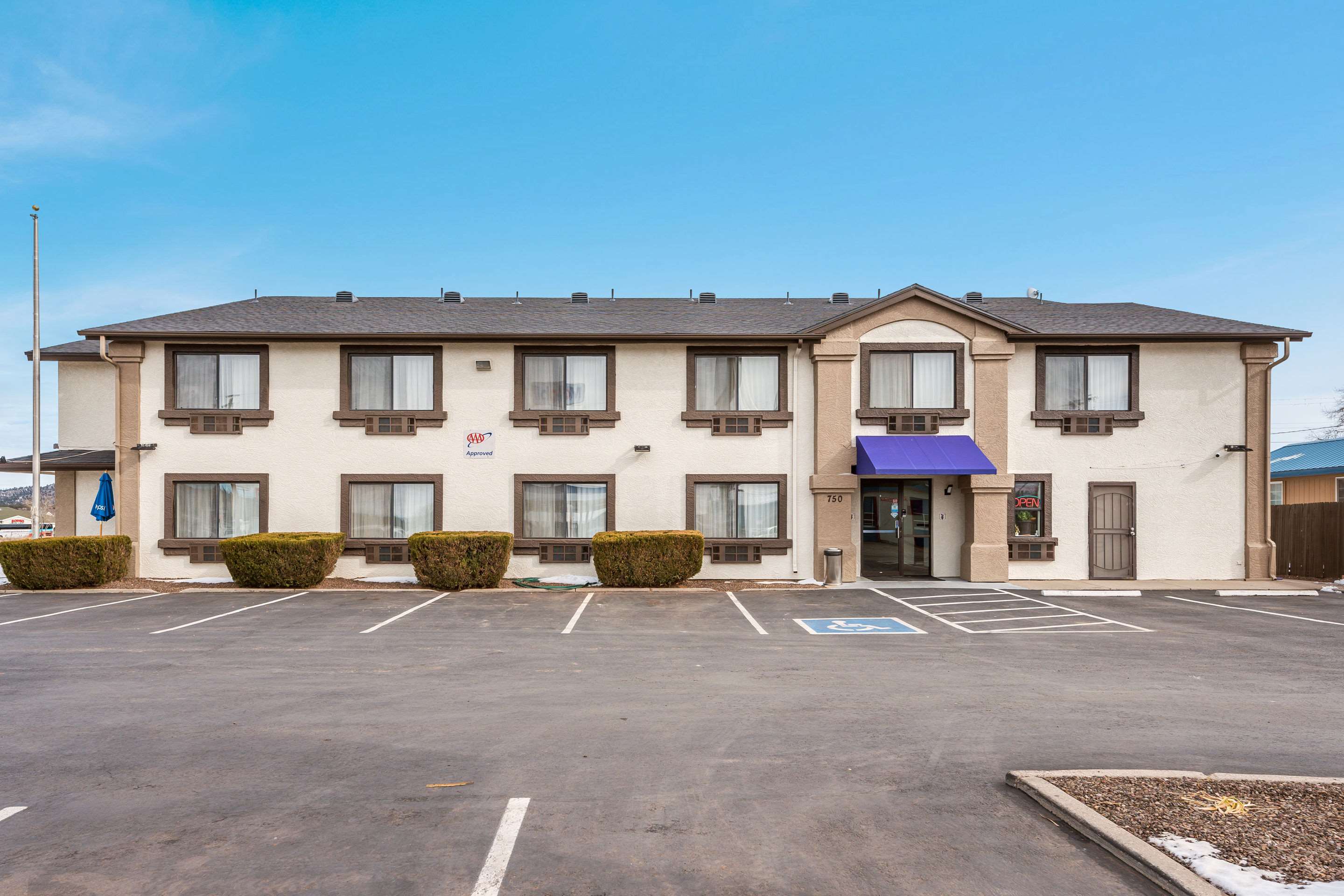 Hotel exterior | Econo Lodge Inn & Suites Williams - Grand Canyon Area