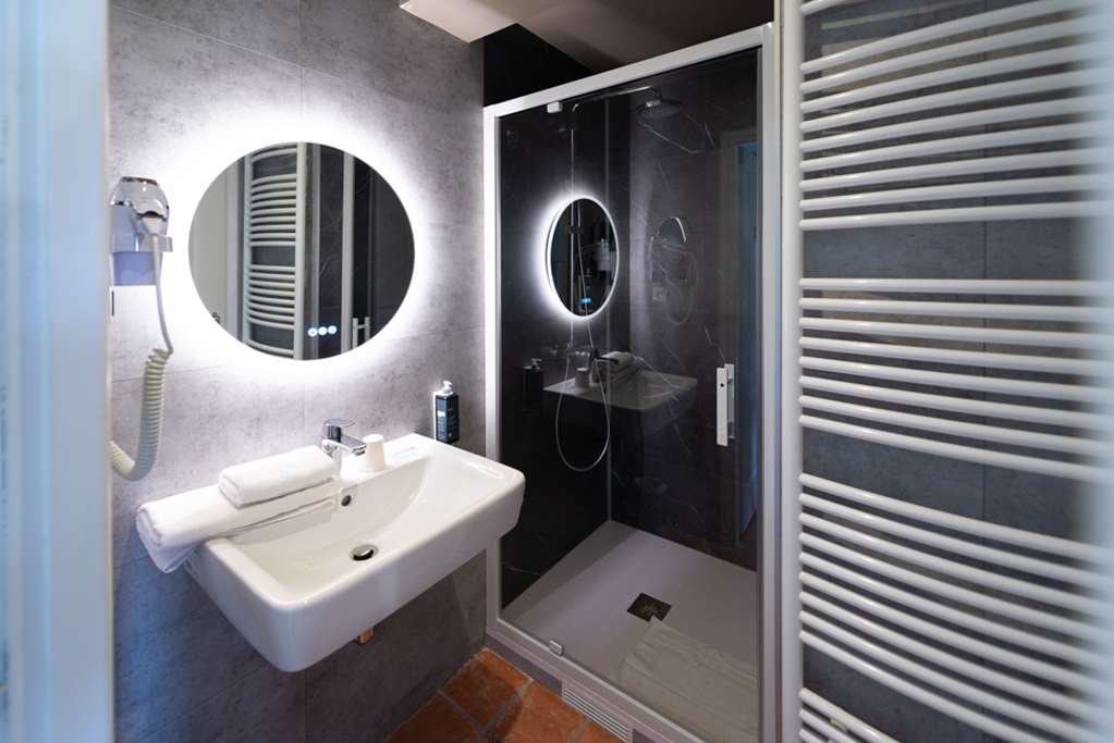 Hotel Gingko Golf Parc-guestroom-Guest Room,Bathroom,On-Site.jpg