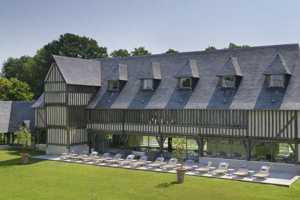 On-Site,Outdoor/Exterior,Exterior View of Building
