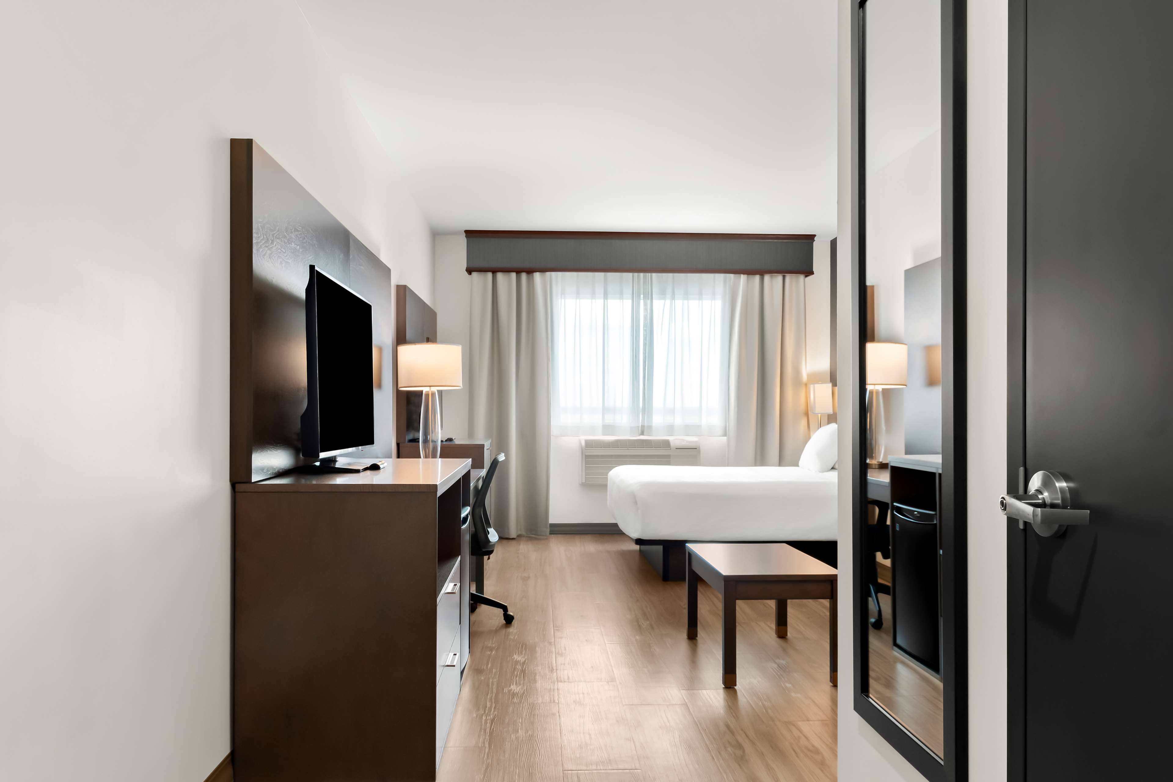 Best Western Plus Morden Room Type - Accessible - Suite 1 King Bed, Mobility Accessible, Roll In Shower, Microwave And Refrigerator, Non-