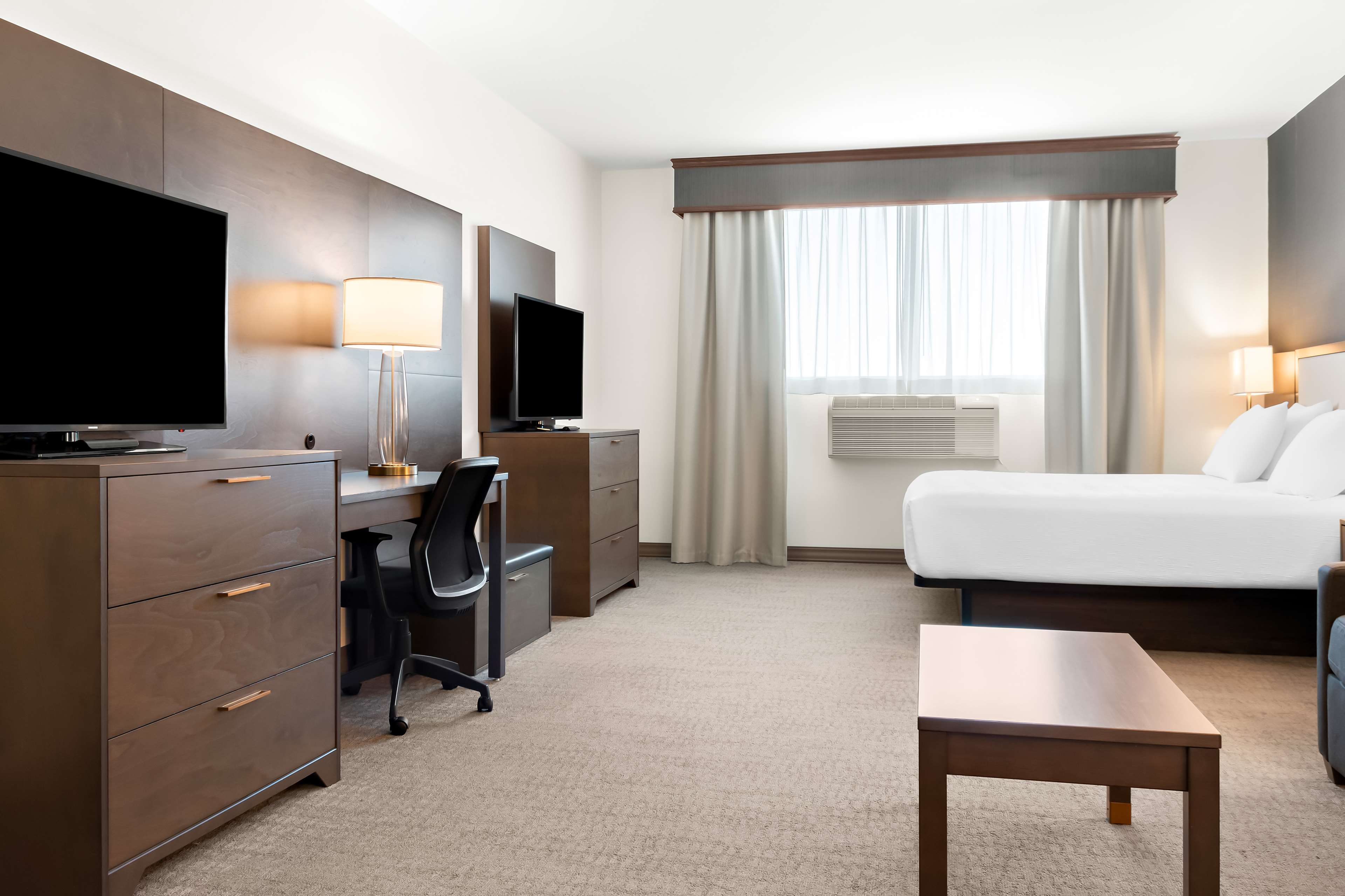 Best Western Plus Morden - Tap to explore photos