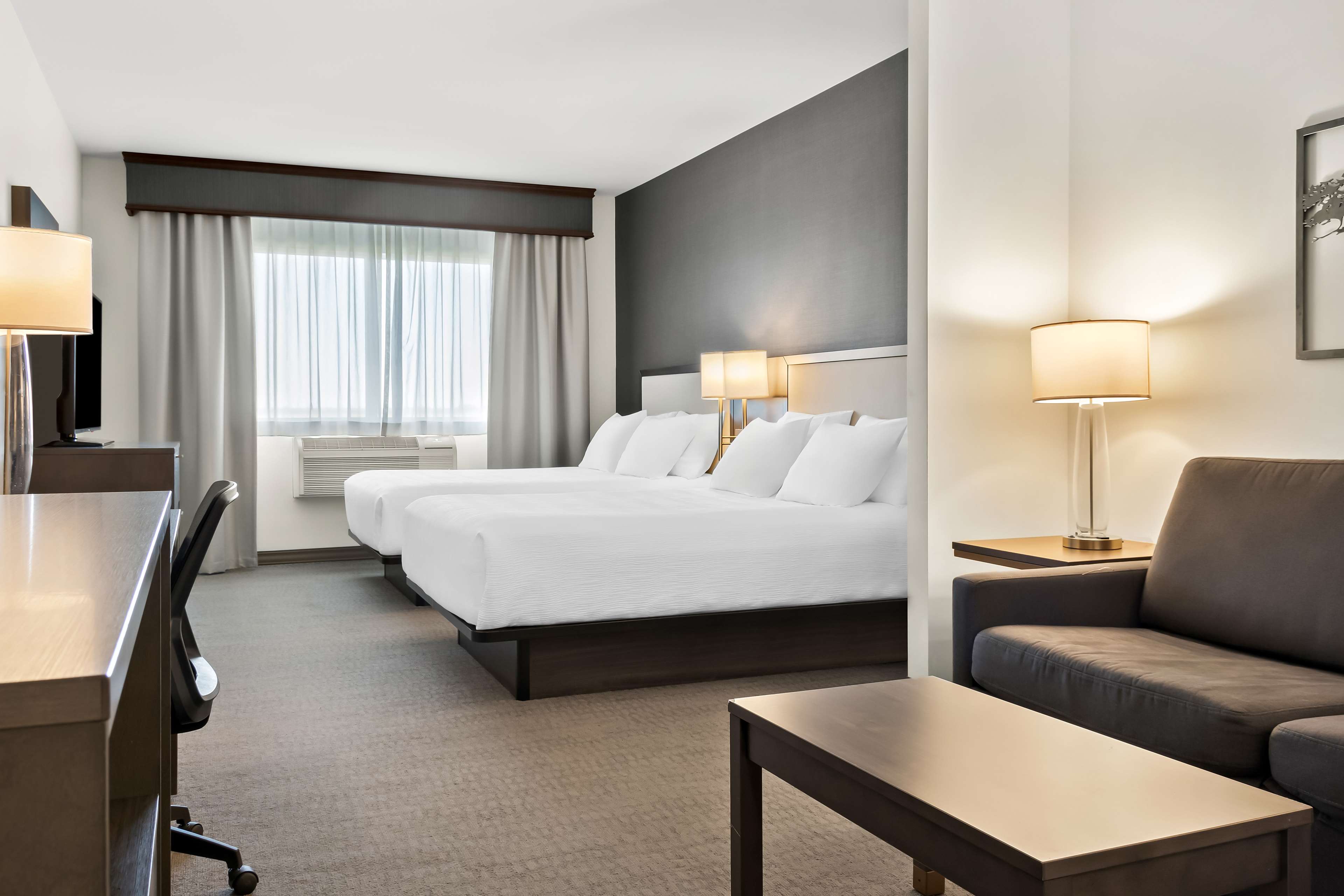 Best Western Plus Morden Room Type - Suite-2 Queen Beds, Non-Smoking, Pillow Top Mattress, Microwave And Refrigerator, Sofabed, Full Brea