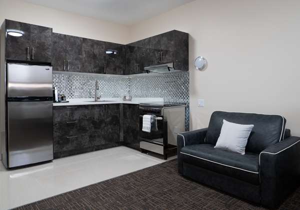 Suite - Hotel Montreal Metropolitan