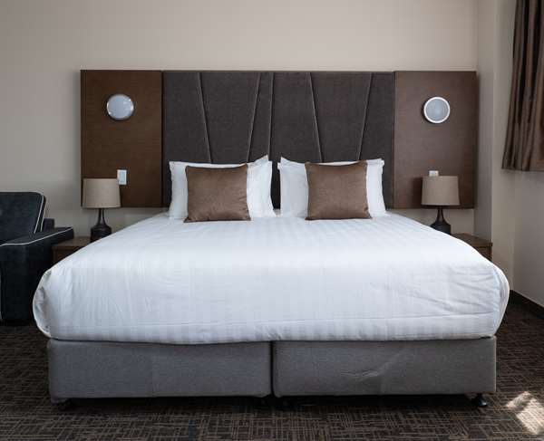 Suite - Hotel Montreal Metropolitan