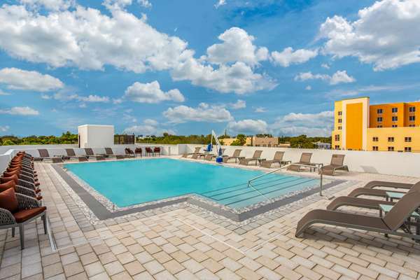 Pool - Wyndham Garden Hotel Dania Beach - I-75, Exit 312