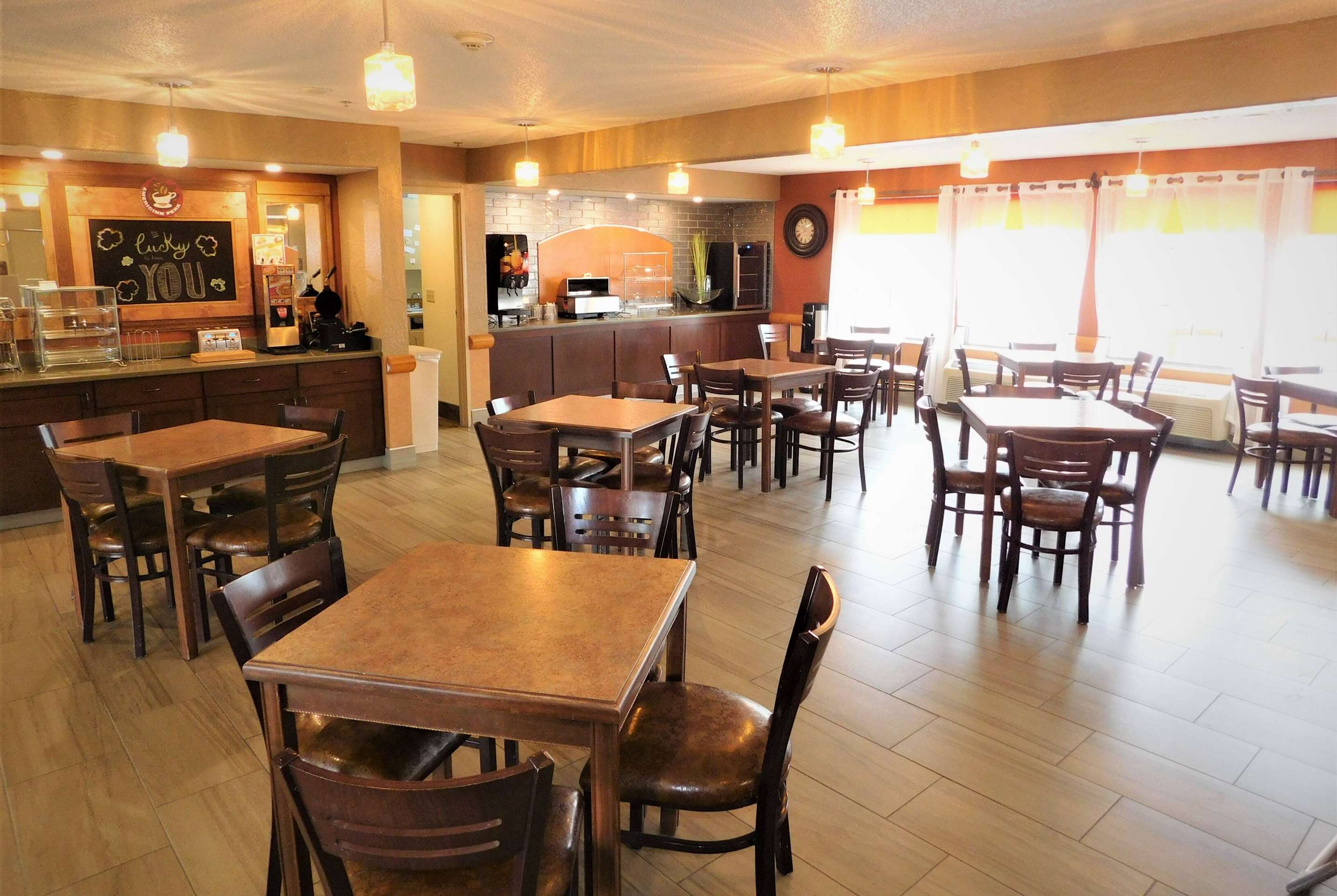 Breakfast Area | Americinn by Wyndham Ogallala