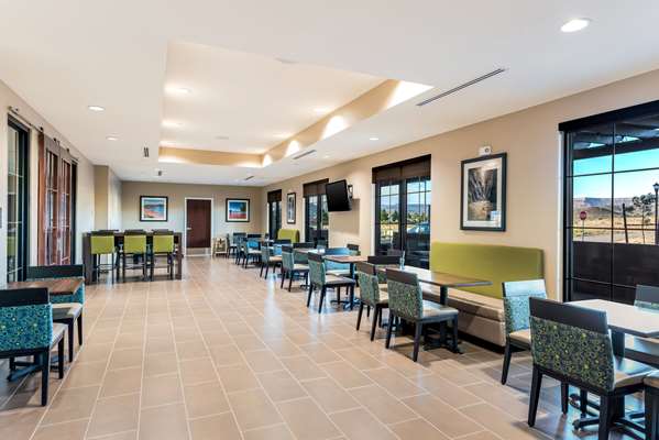 Amenities - Comfort Inn & Suites Hurricane