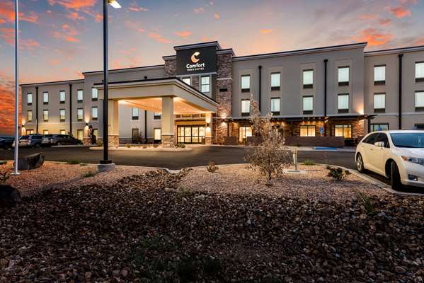 Exterior view - Comfort Inn & Suites Hurricane