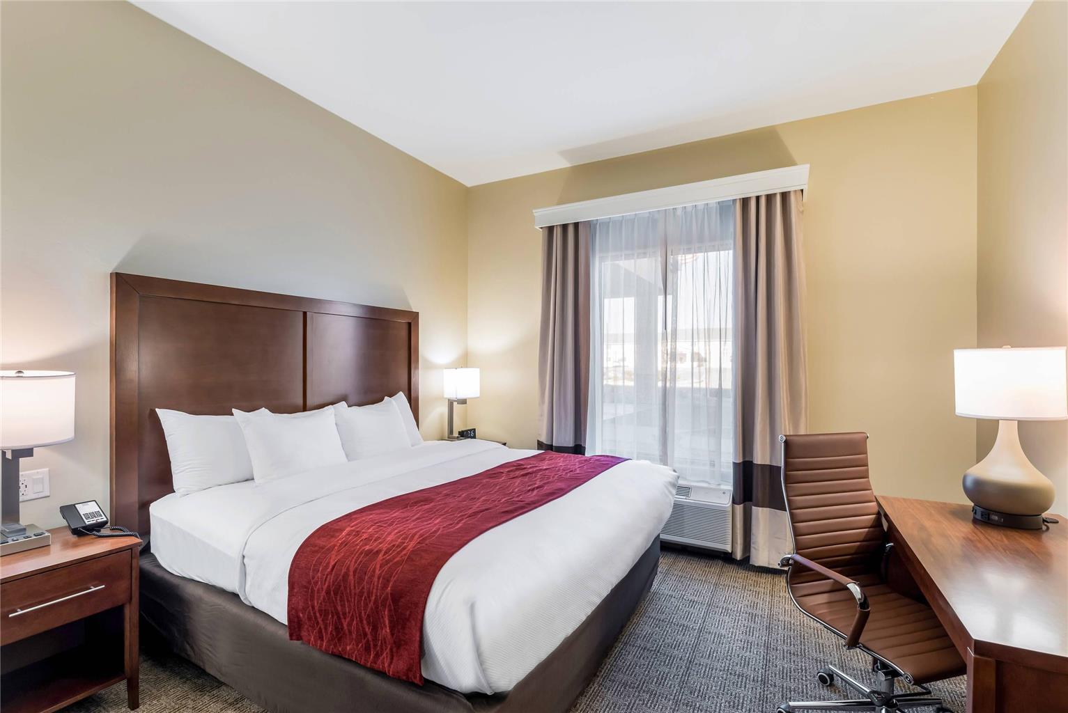 COMFORT INN AND SUITES HURRICANE-guestroom-Guest Room,Suite,On-Site.jpg