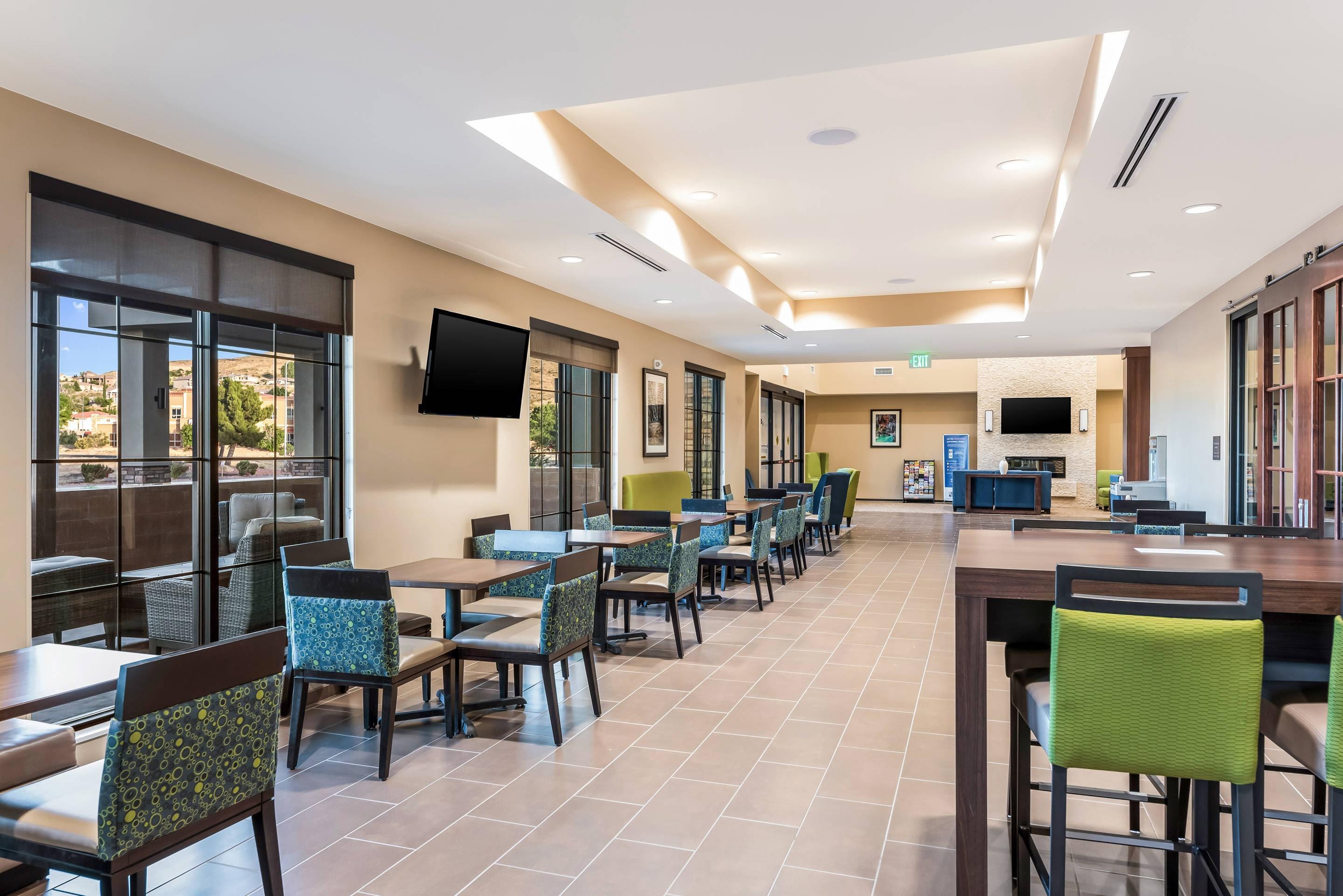 Breakfast area | Comfort Inn & Suites Zion Park Area
