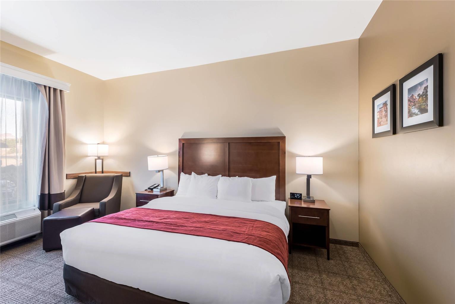 COMFORT INN AND SUITES HURRICANE-guestroom-Guest Room,On-Site.jpg