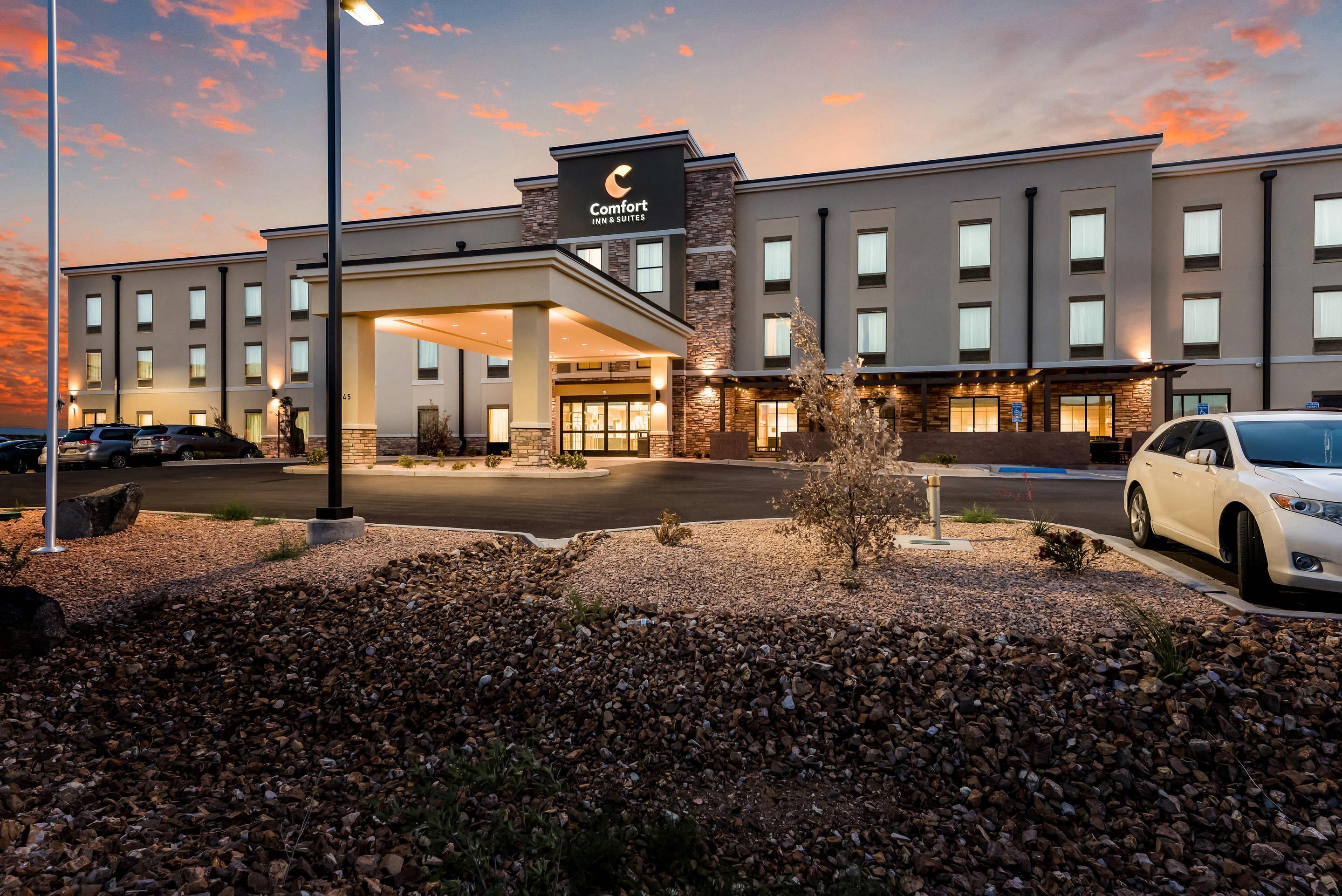 Hotel at night | Comfort Inn & Suites Zion Park Area