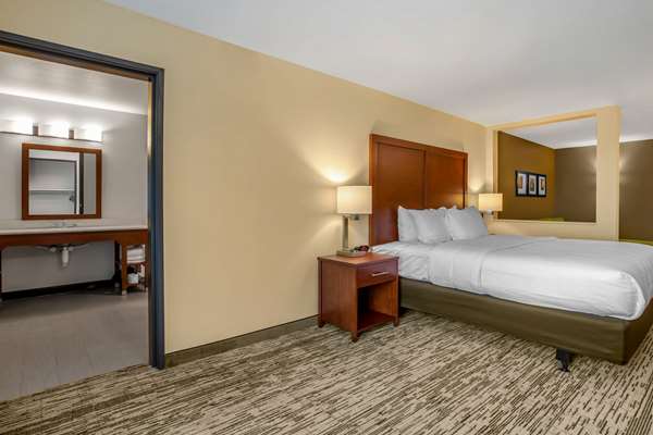 Suite - Comfort Inn & Suites Ames