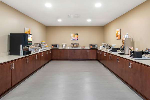 Amenities - Comfort Inn & Suites Ames