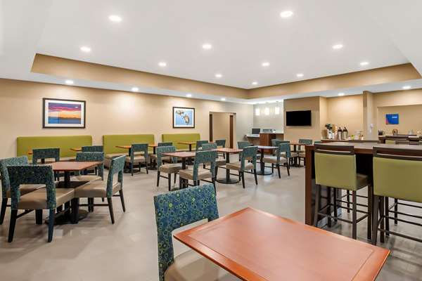 Amenities - Comfort Inn & Suites Ames