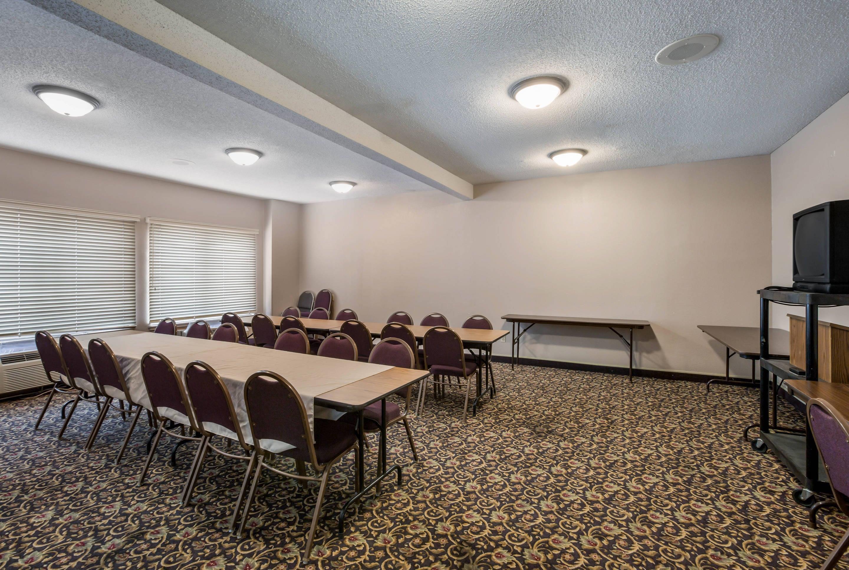 Meeting room | Quality Inn & Suites Lawrence - University Area