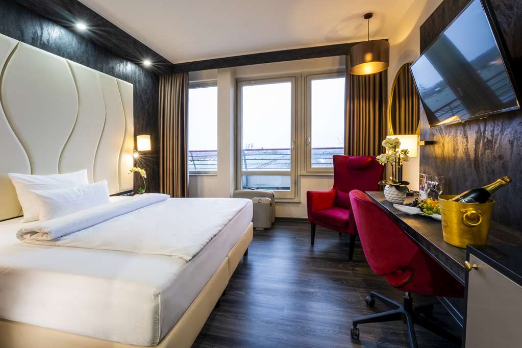 PLAZA PREMIUM SCHWERIN-guestroom-Guest Room,On-Site.jpg