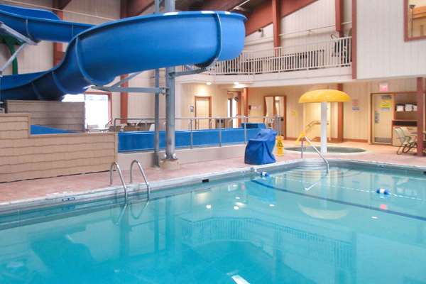 Pool - Quality Inn & Suites Detroit Lakes