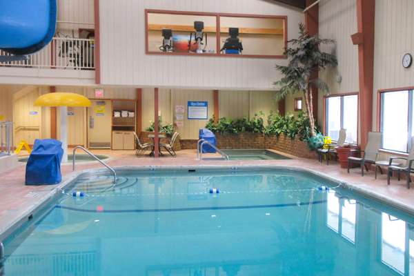 Pool - Quality Inn & Suites Detroit Lakes