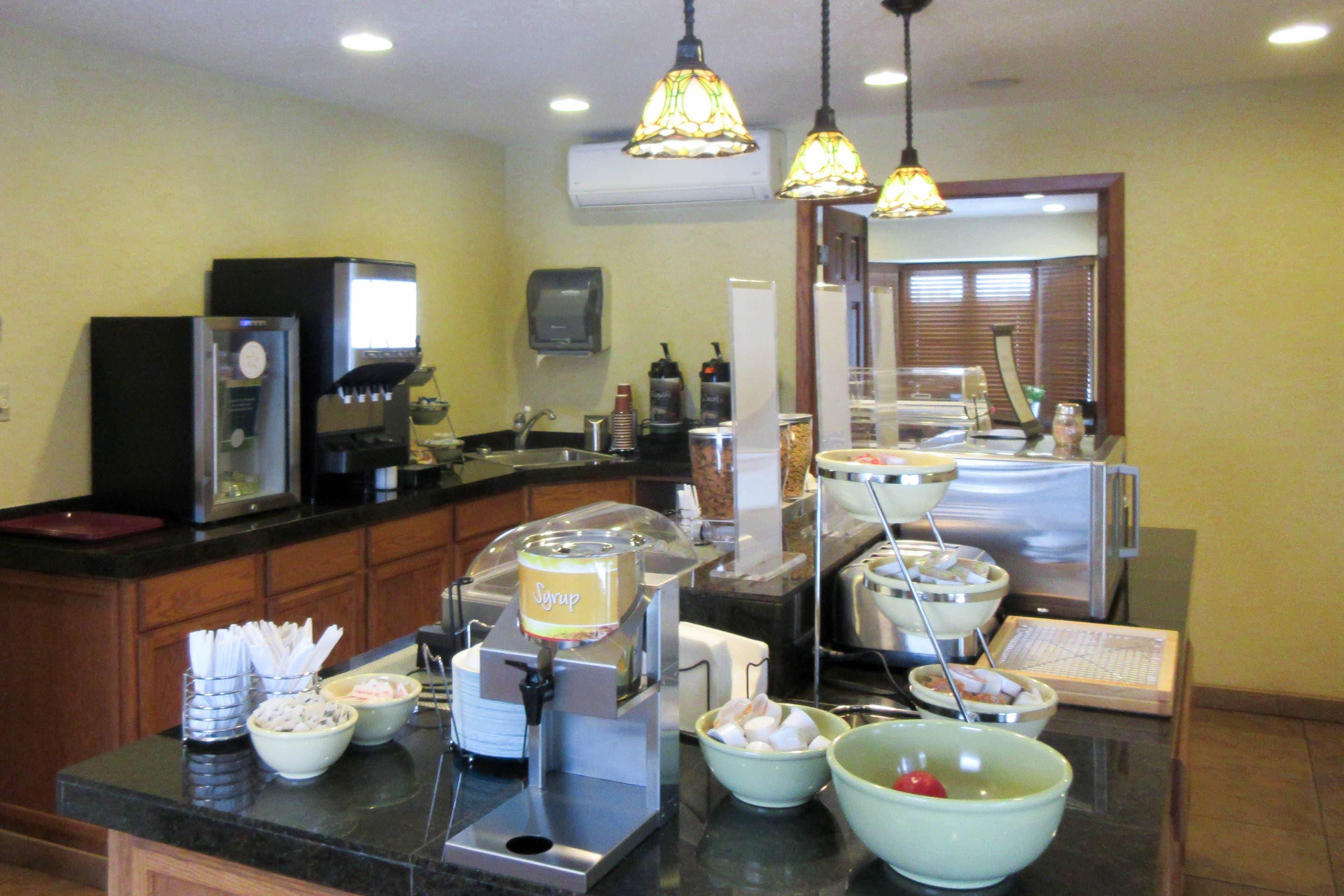 Breakfast area | Quality Inn & Suites