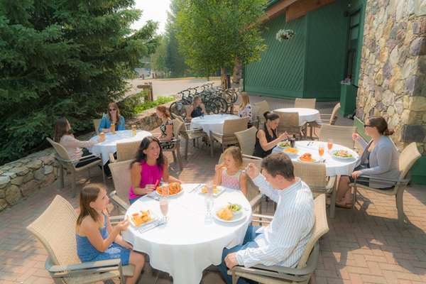 Restaurant - Lake Louise Inn
