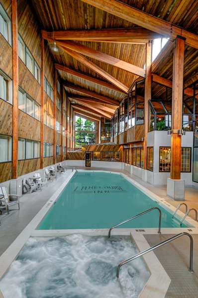 Pool - Lake Louise Inn