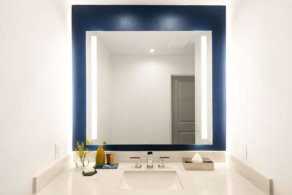  - Ayres Hotel Chula Vista