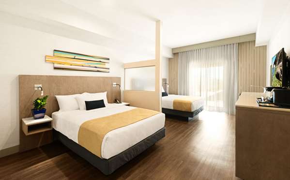  - Ayres Hotel Chula Vista