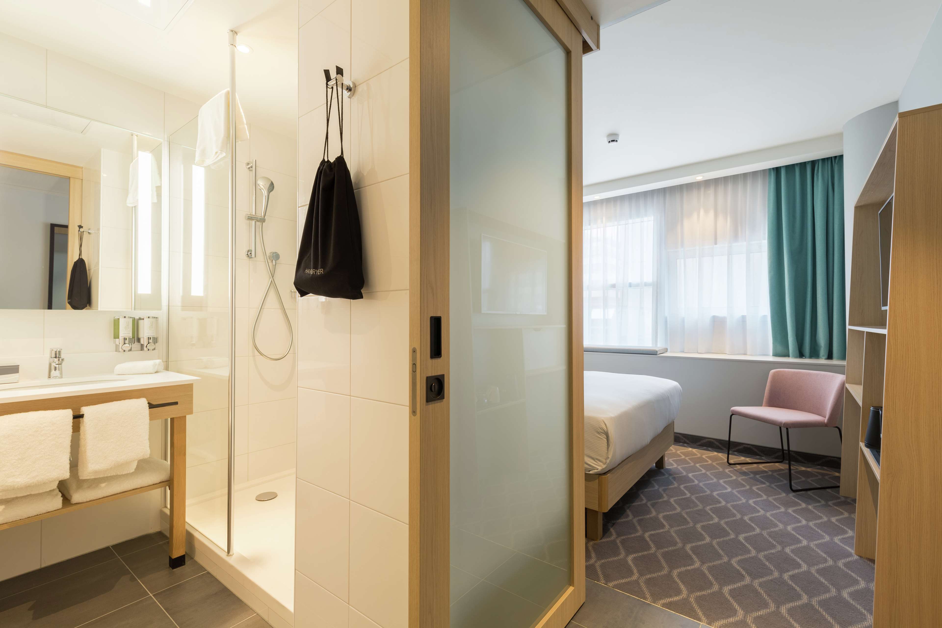 Hampton By Hilton Utrecht Centraal Station - Tap to explore photos