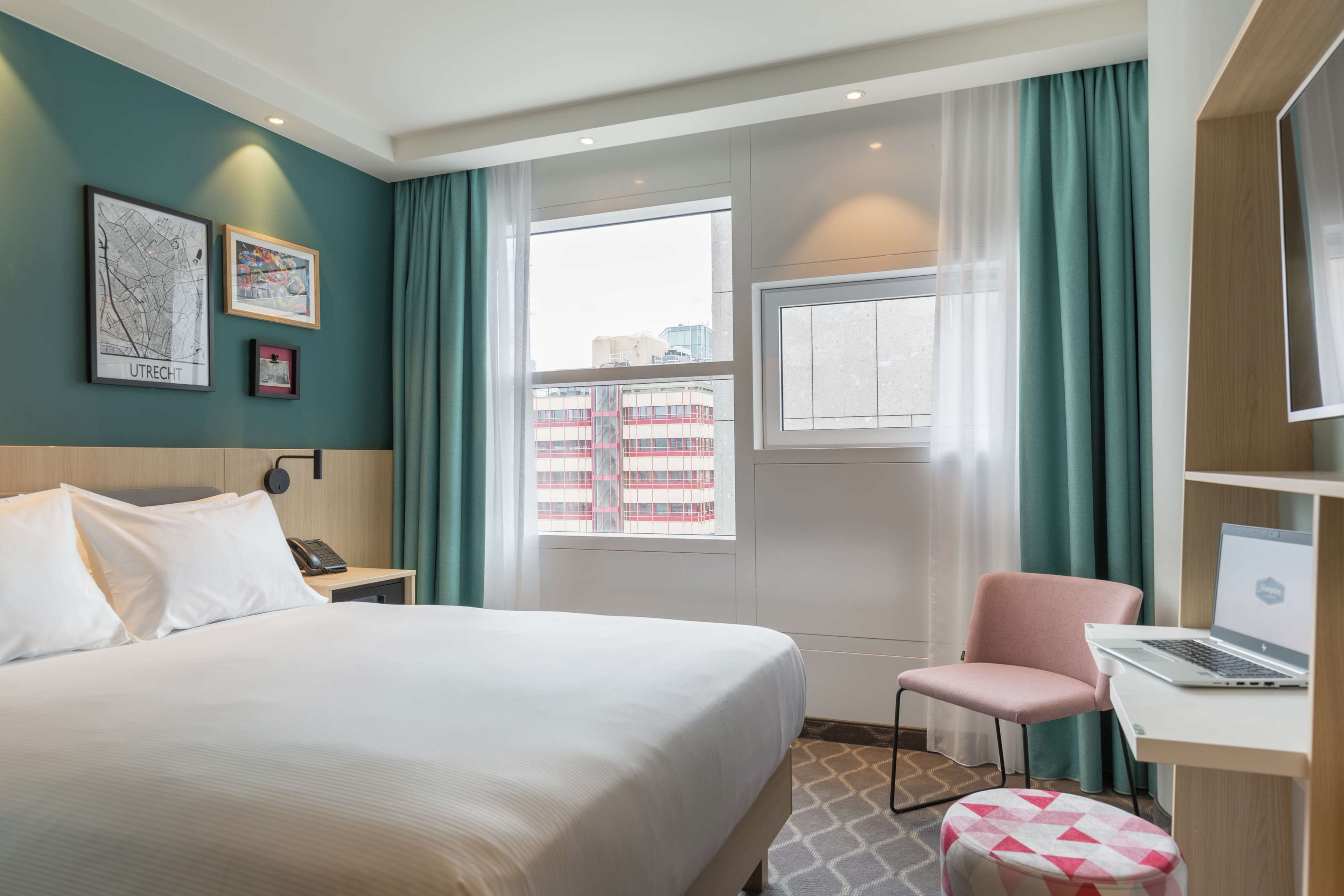 Hampton By Hilton Utrecht Centraal Station Room Type - QUEEN ROOM