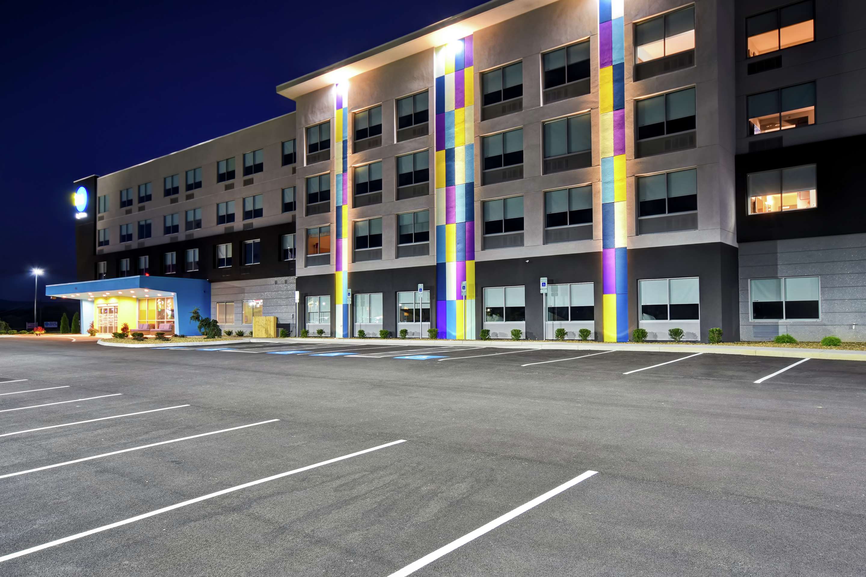 Exterior | Tru by Hilton Wytheville