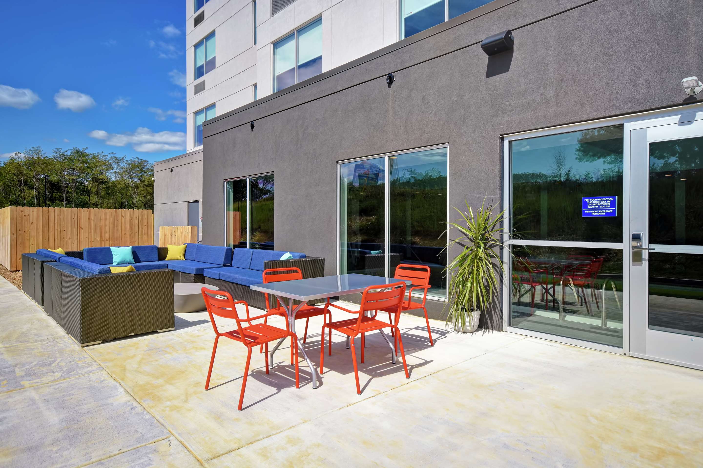 Exterior | Tru by Hilton Wytheville