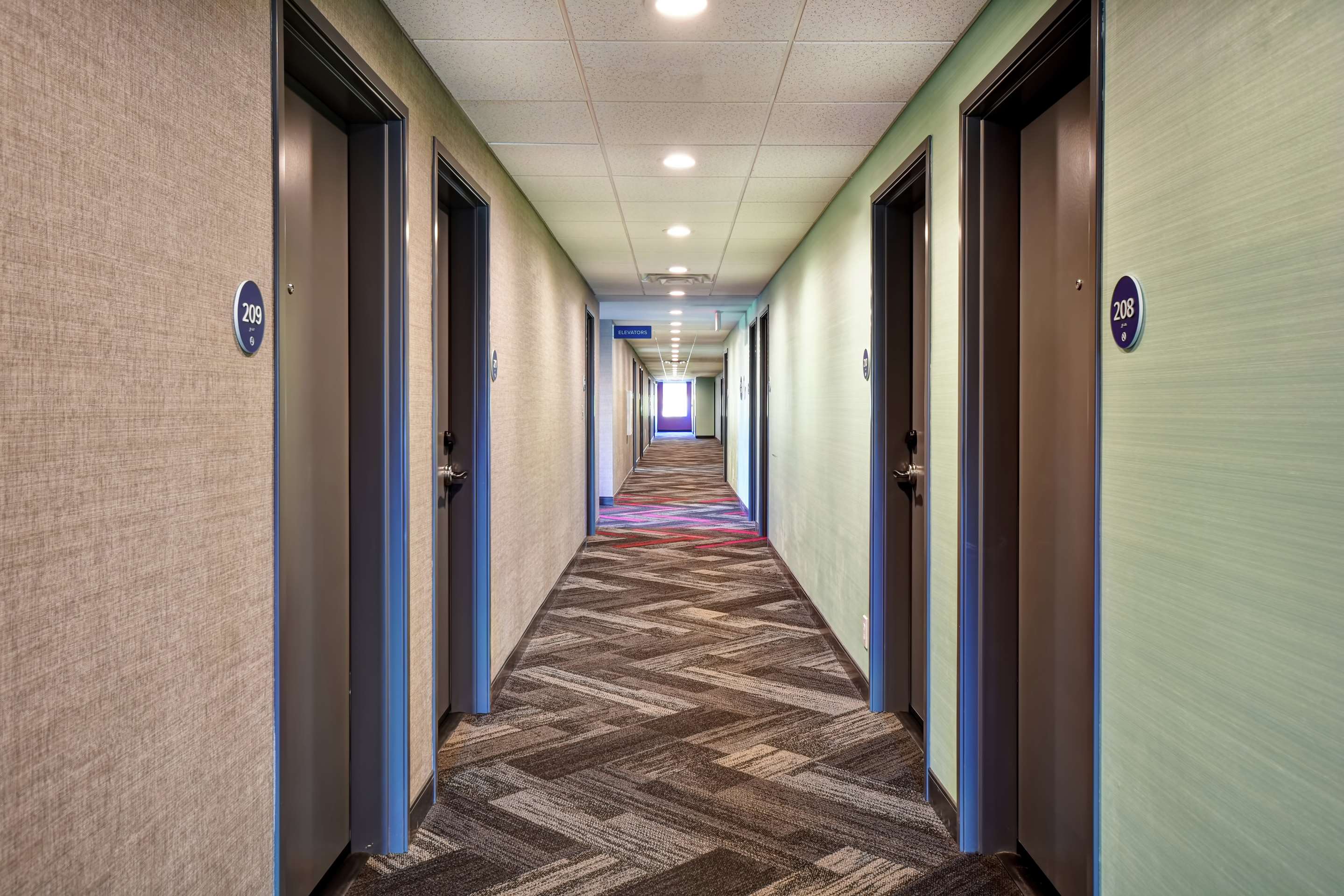 Lobby | Tru by Hilton Wytheville