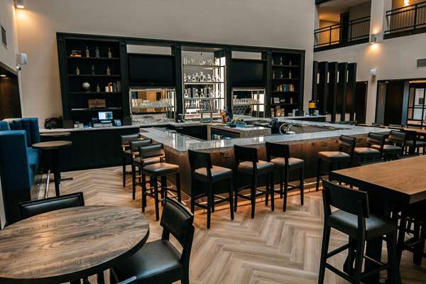 Bar - DoubleTree by Hilton Hotel Lubbock