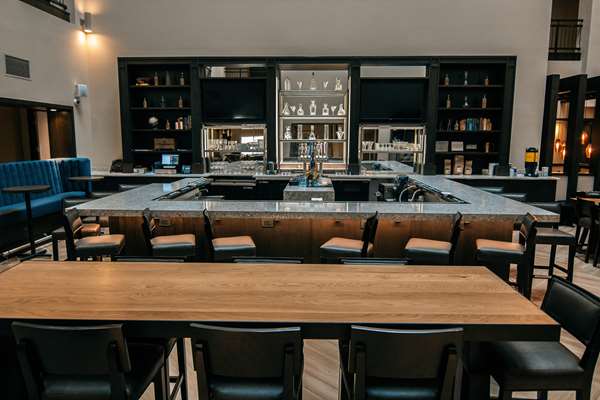 Bar - DoubleTree by Hilton Hotel Lubbock