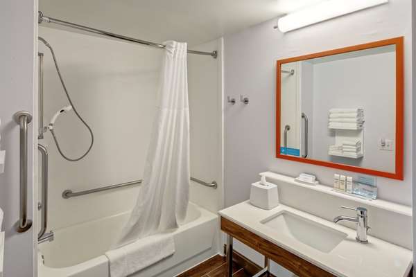  - Hampton Inn Latrobe