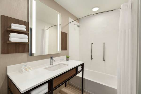  - Hilton Garden Inn Airport Seatac