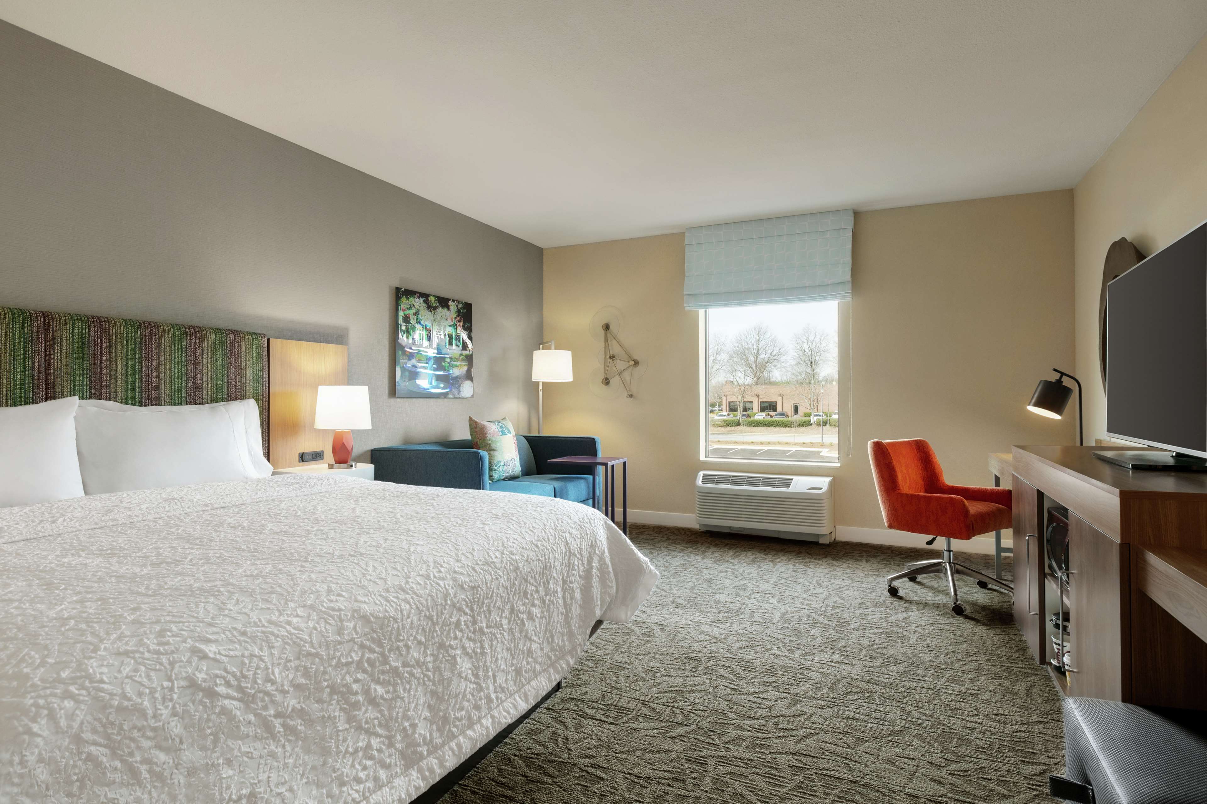 Hampton Inn & Suites by Hilton Johns Creek Room Type - KING W SOFA FRIDGE MICROWV