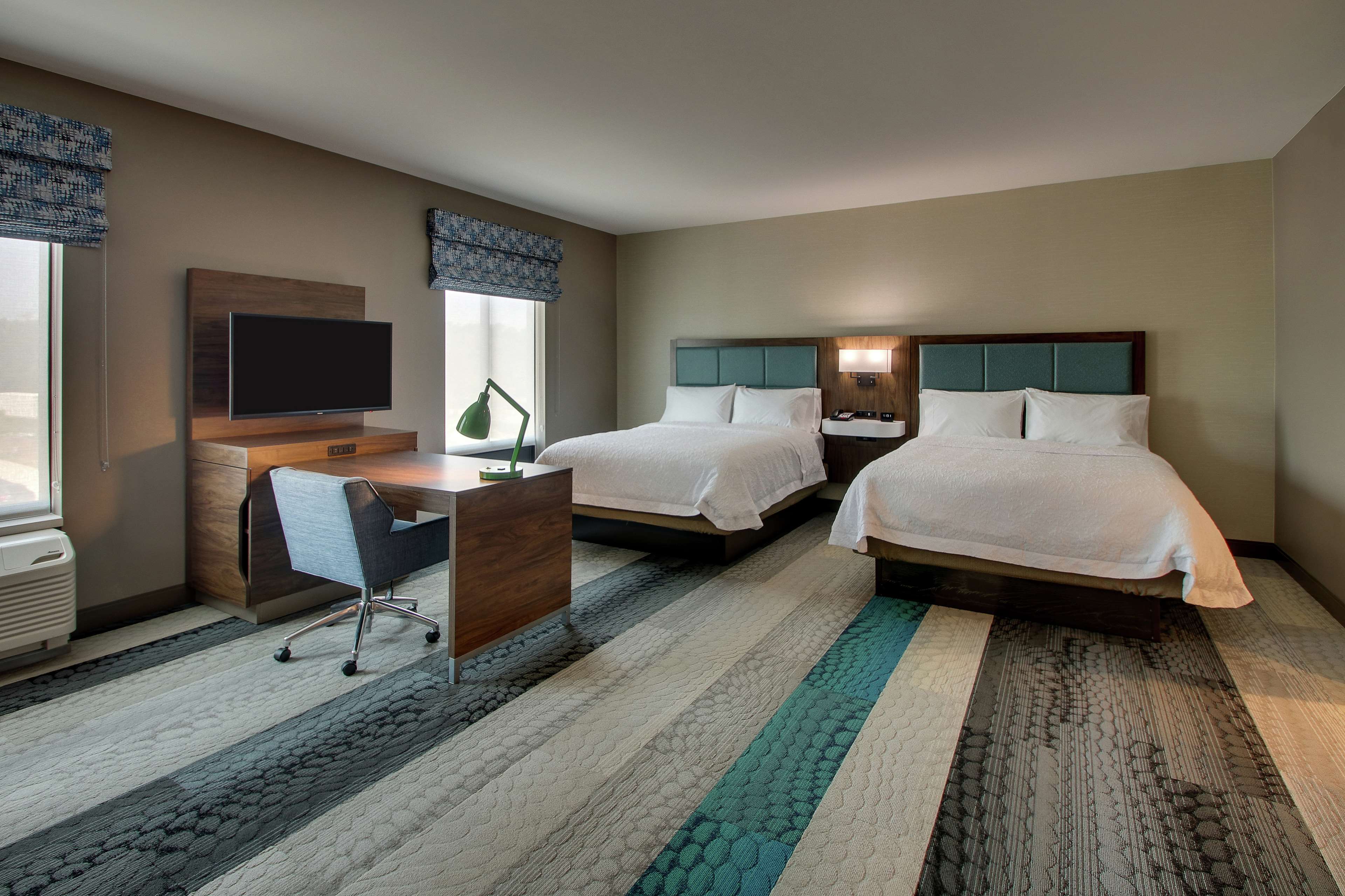 Hampton Inn & Suites by Hilton Southport Room Type - 2QN STDO MIC FRIDG WTBR NS