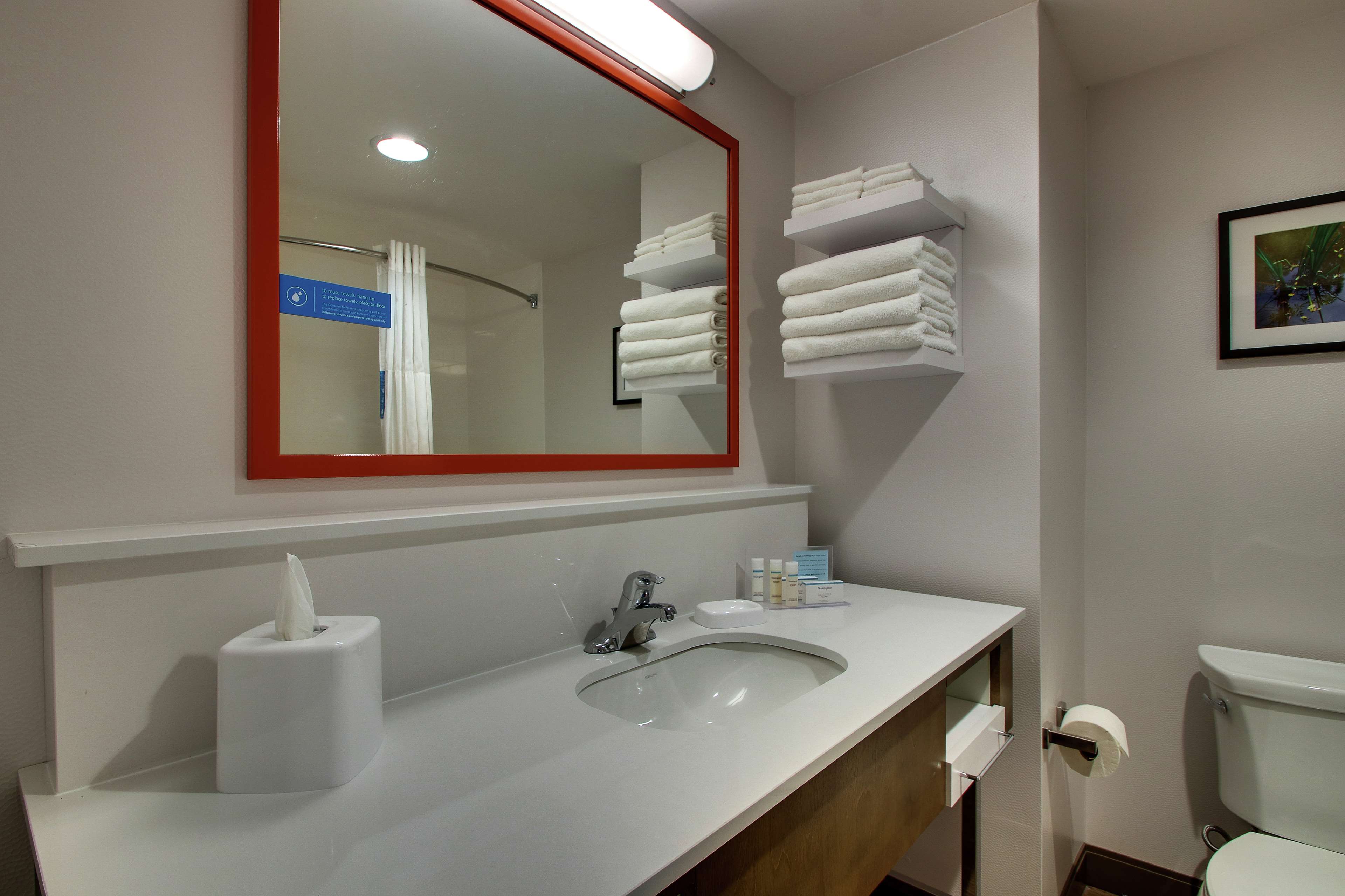 Hampton Inn & Suites by Hilton Southport Room Type - 2 QUEENS W FRIDGE MICROWV