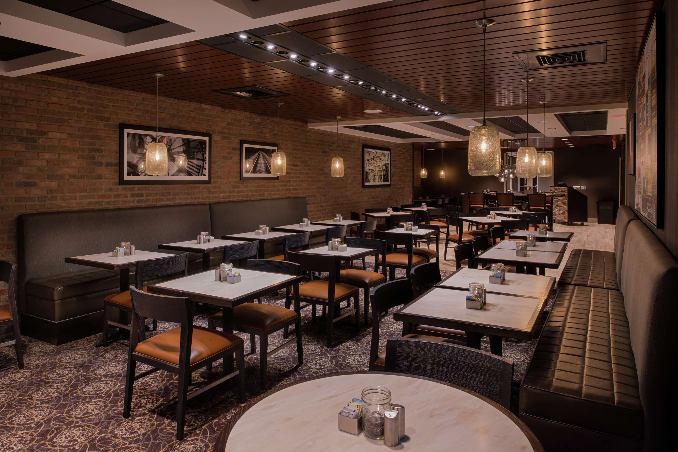 BarLounge | DoubleTree by Hilton Raleigh Crabtree Valley
