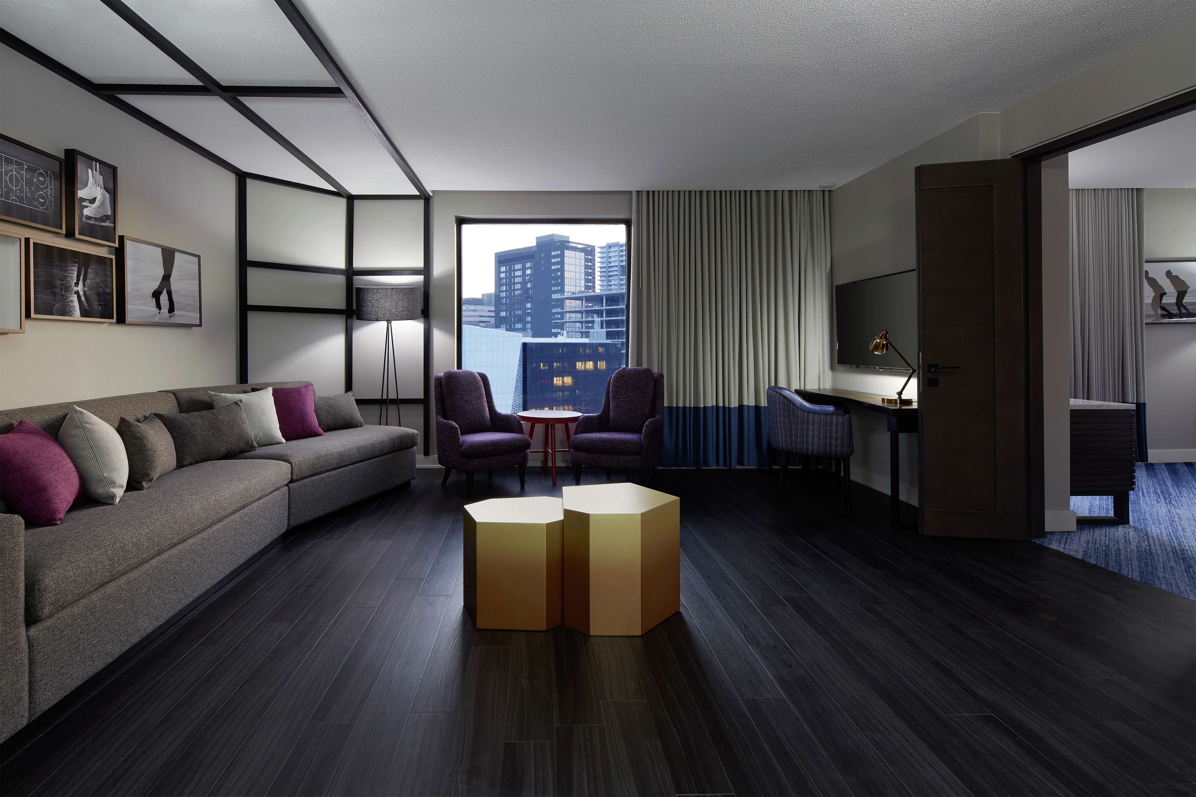 DoubleTree by Hilton Montreal Room Type - 1 King 2 Room Suite