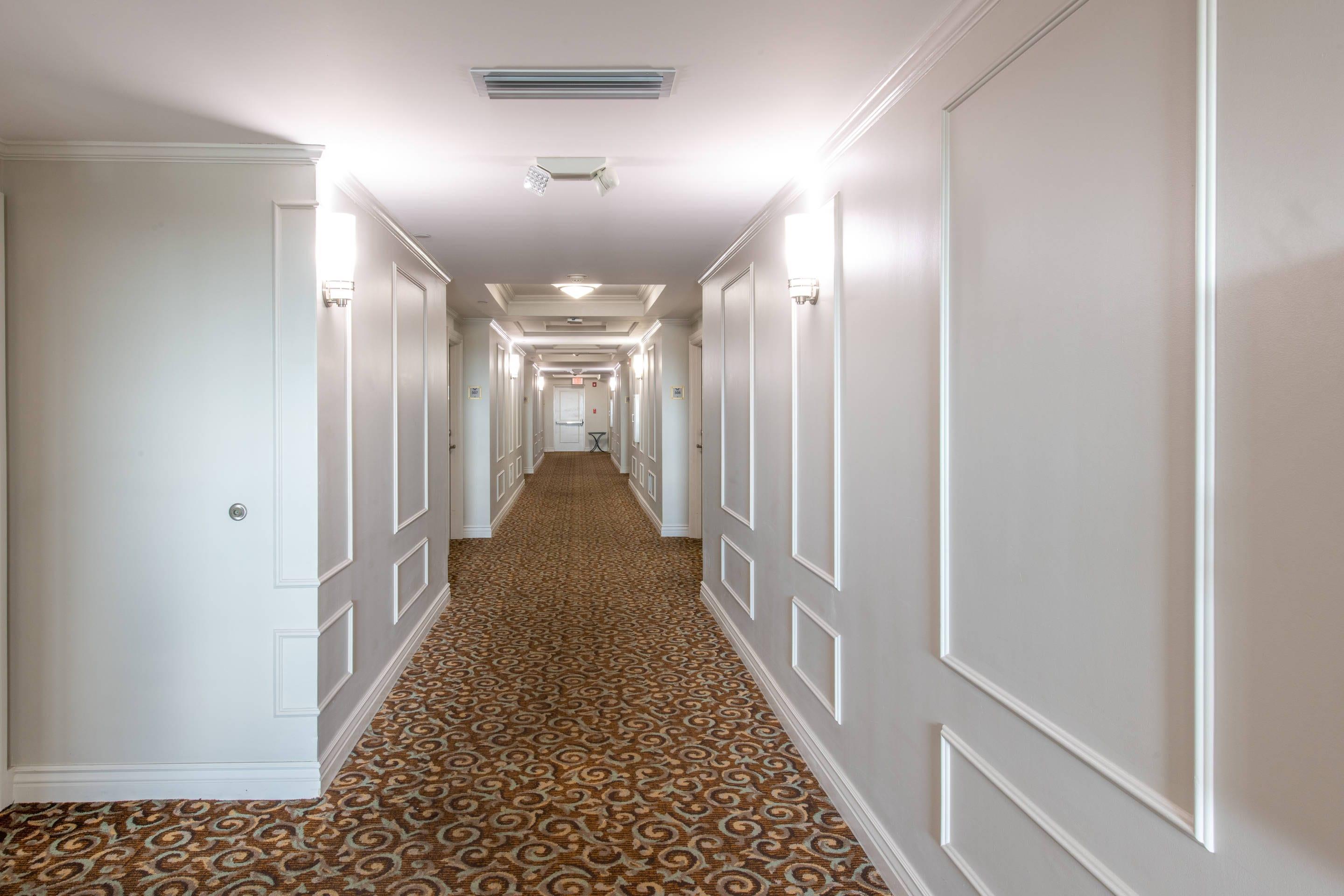 Interior corridor | Wyvern Hotel, Ascend Hotel Collection