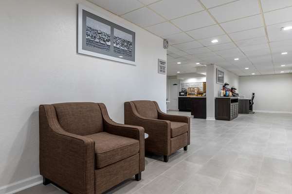  - Econo Lodge at the University Conway